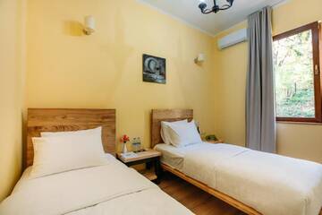 Фото номера Семейный двухместный номер с 1 кроватью Отель Hotel Chateau Iveri г. Varjanisi 3