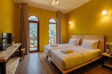 Фото номера Улучшенный двухместный номер с 1 кроватью Отель Hotel Chateau Iveri г. Varjanisi 4